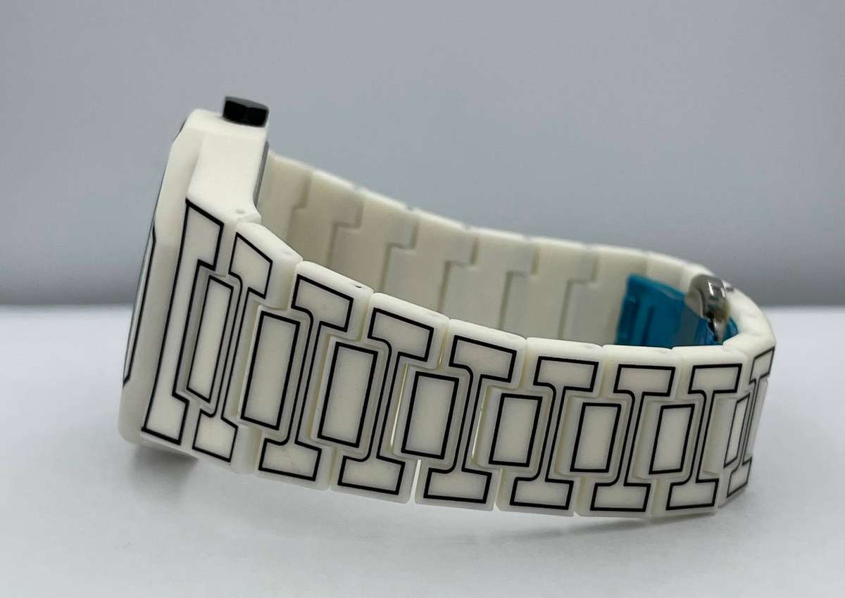 White Sketch minimalist watch
