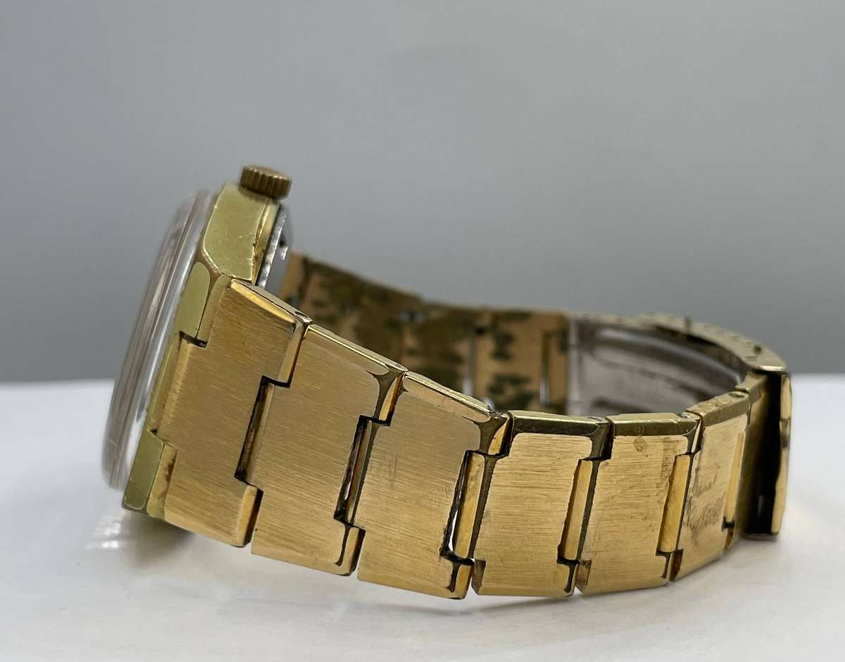 Vintage Omega Genève Automatic Day-Date watch