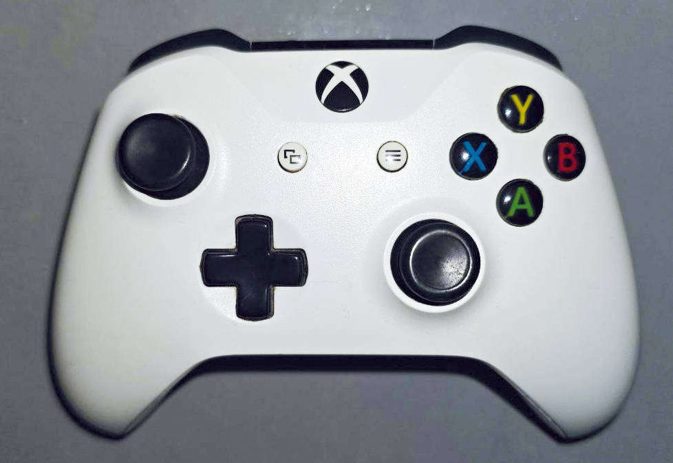 Xbox One S 1TB (White) - Controller + Power Cable + HDMI Cable