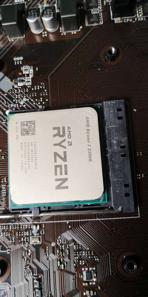 Ryzen 2200g cpu with stock cooler