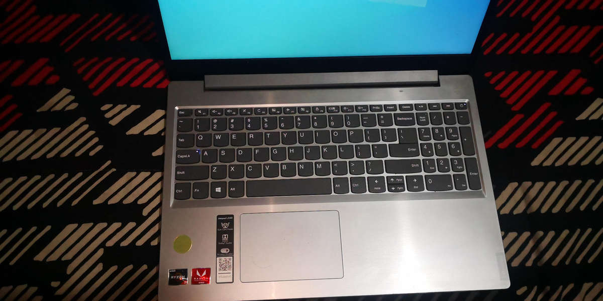 Levono ideal pad L340-15api laptop