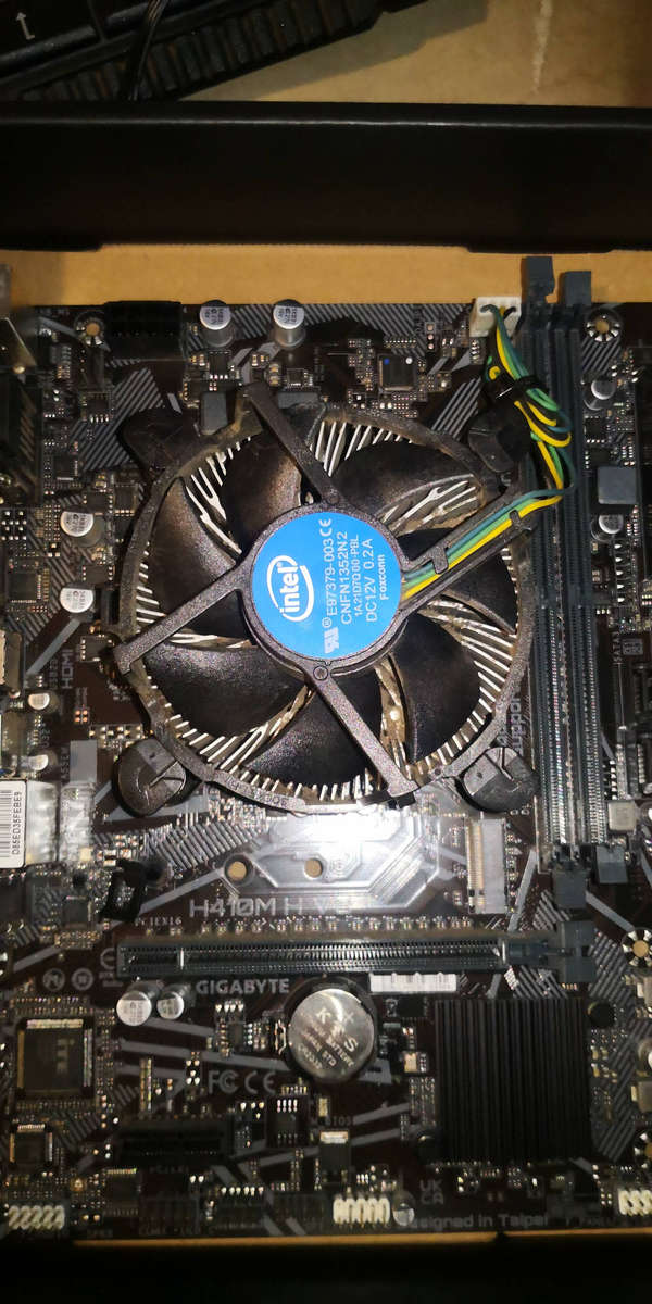 Gigabyte I5 10400 motherboard