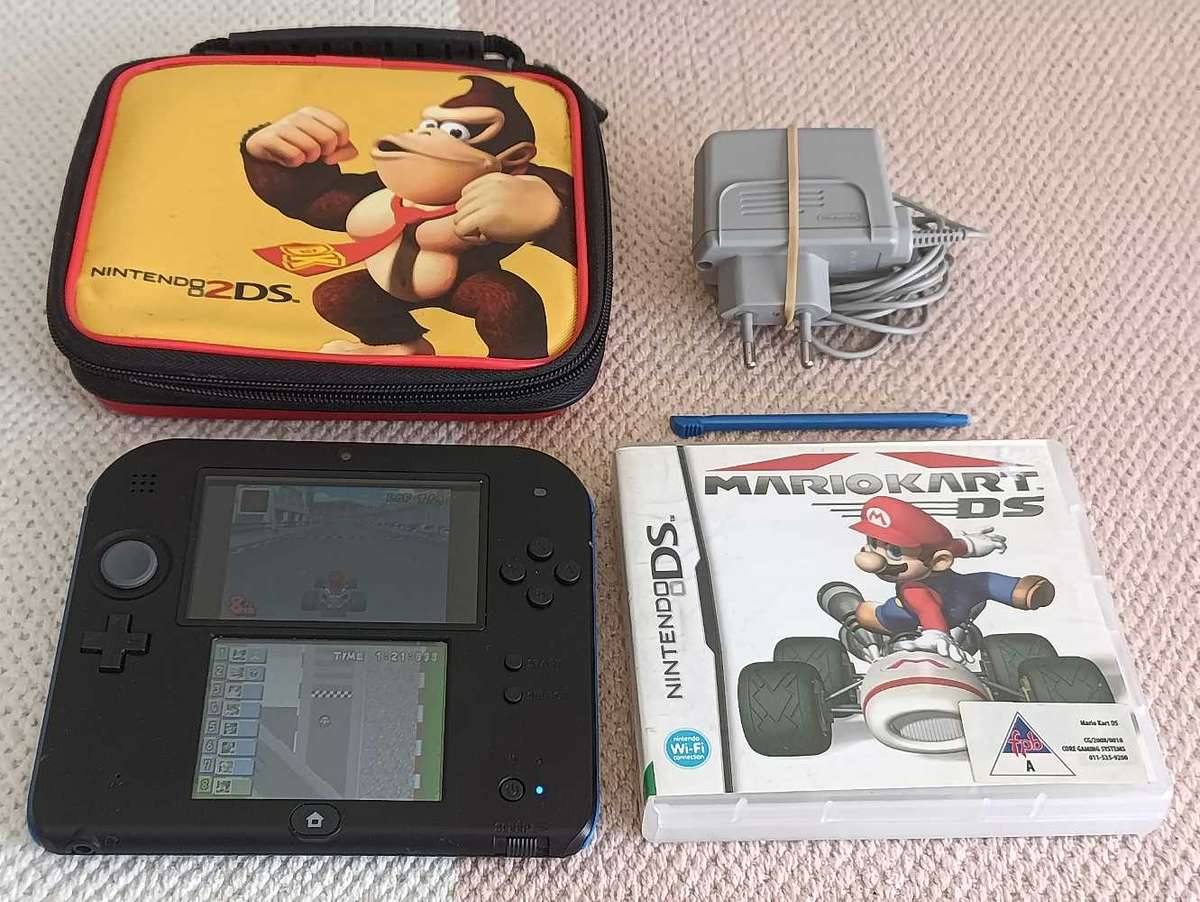 Nintendo 2DS Console +Game