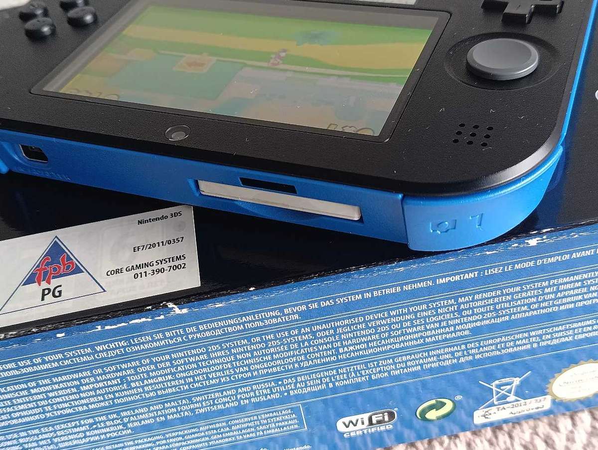 Nintendo 2DS console +Box + Original Stylus