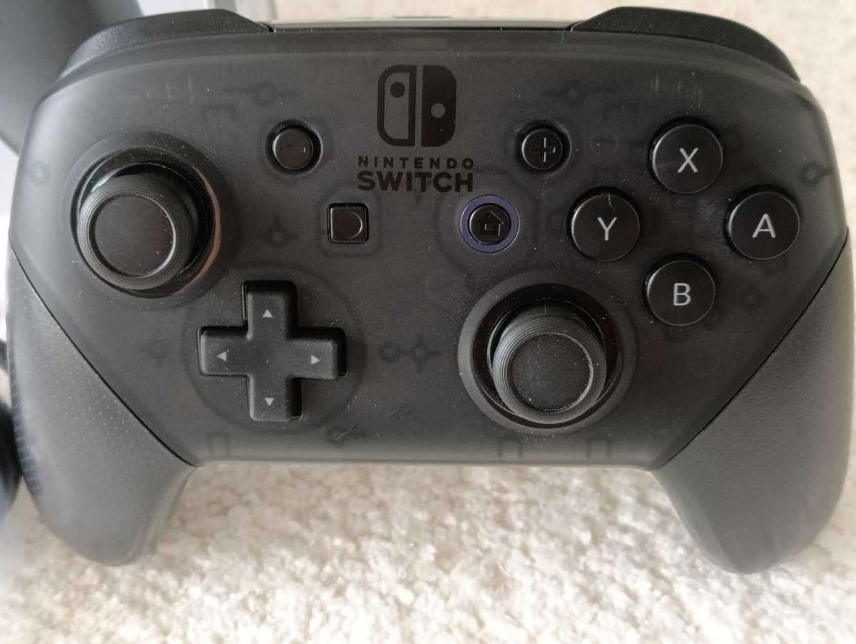 Nintendo Switch Pro Controller +Box