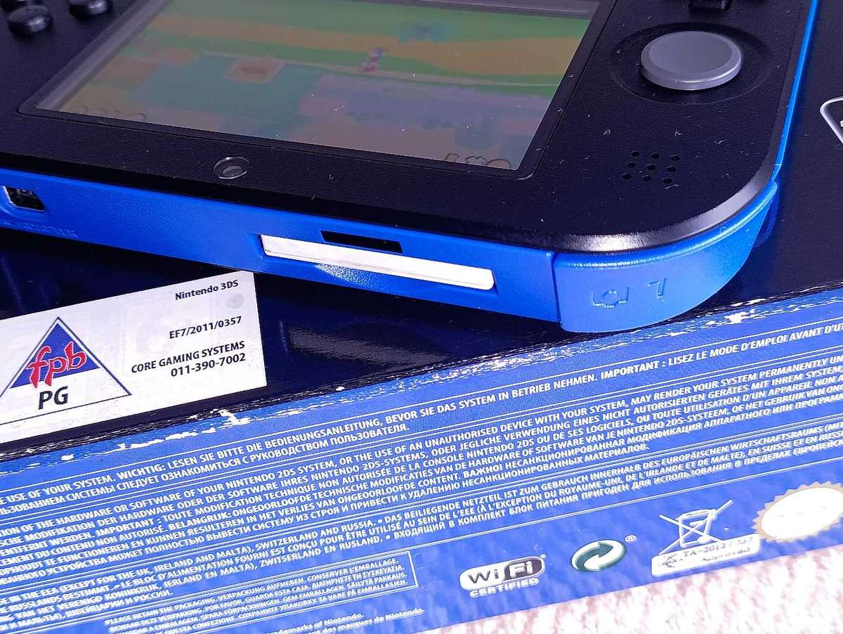 Nintendo 2DS console +Box + Original Stylus