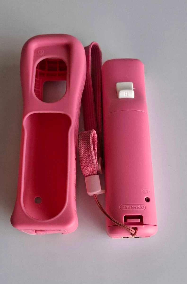 Wii Remote  Plus Princess Peach Edition