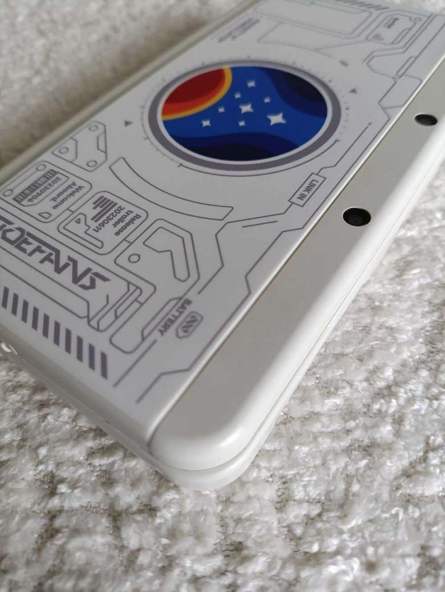 'New' Nintendo 3DS Console With Original Charger