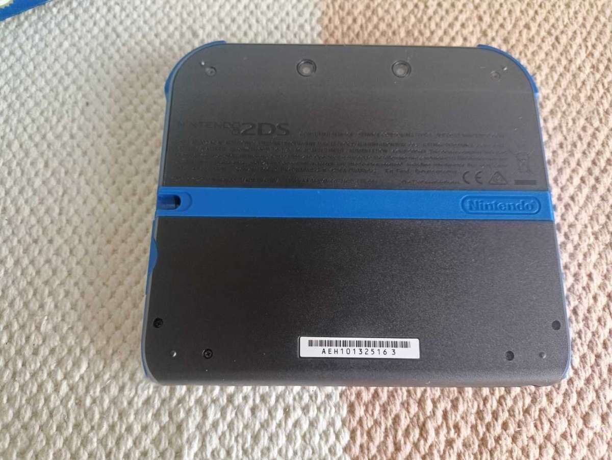 Nintendo 2DS console +Box + Original Stylus