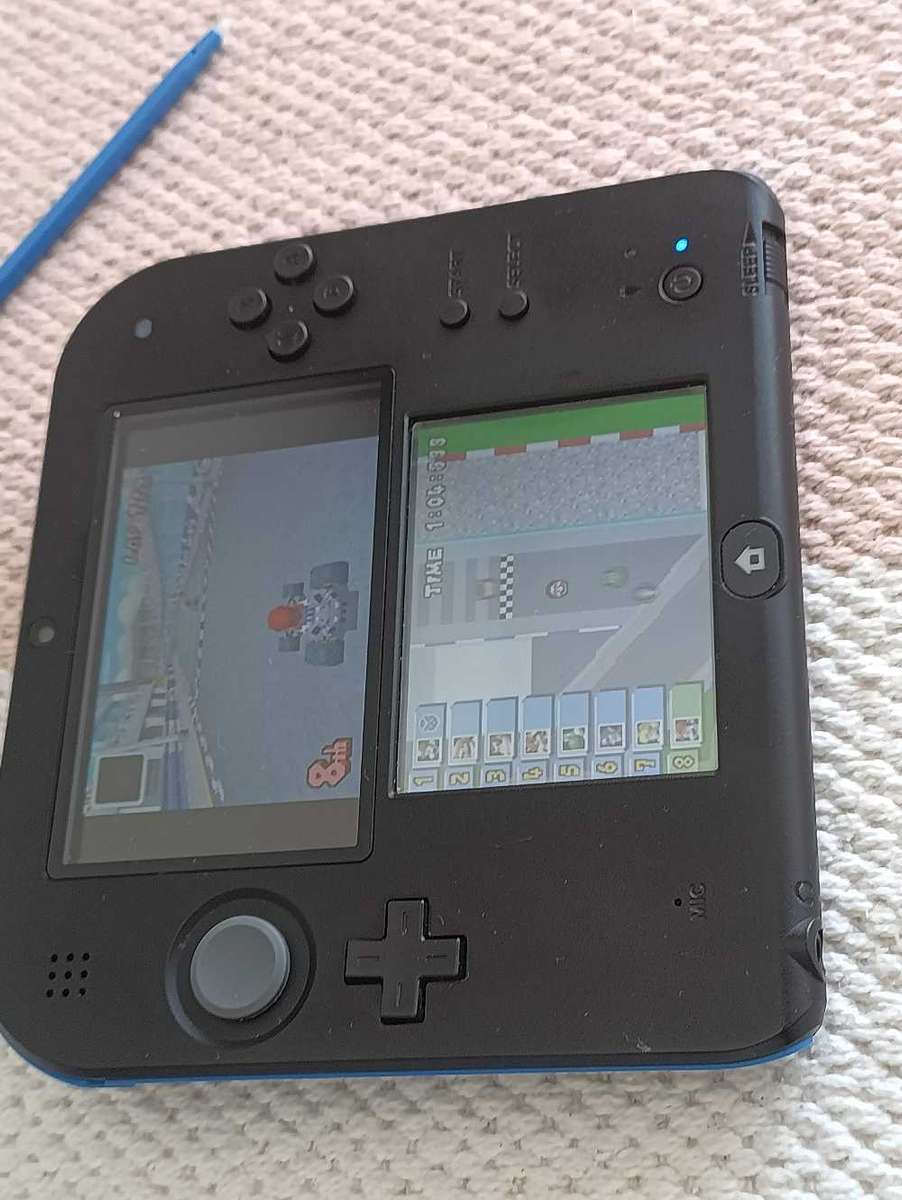 Nintendo 2DS Console +Game