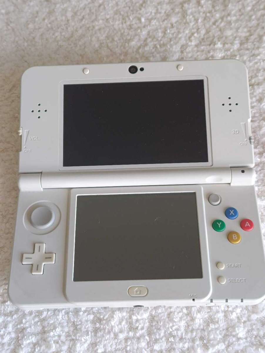 'New' Nintendo 3Ds Console +Original Charger and Stylus