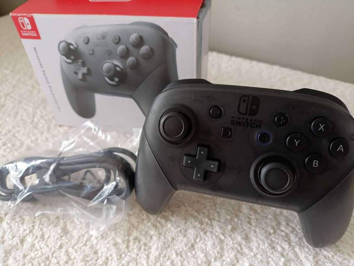 Nintendo Switch Pro Controller +Box