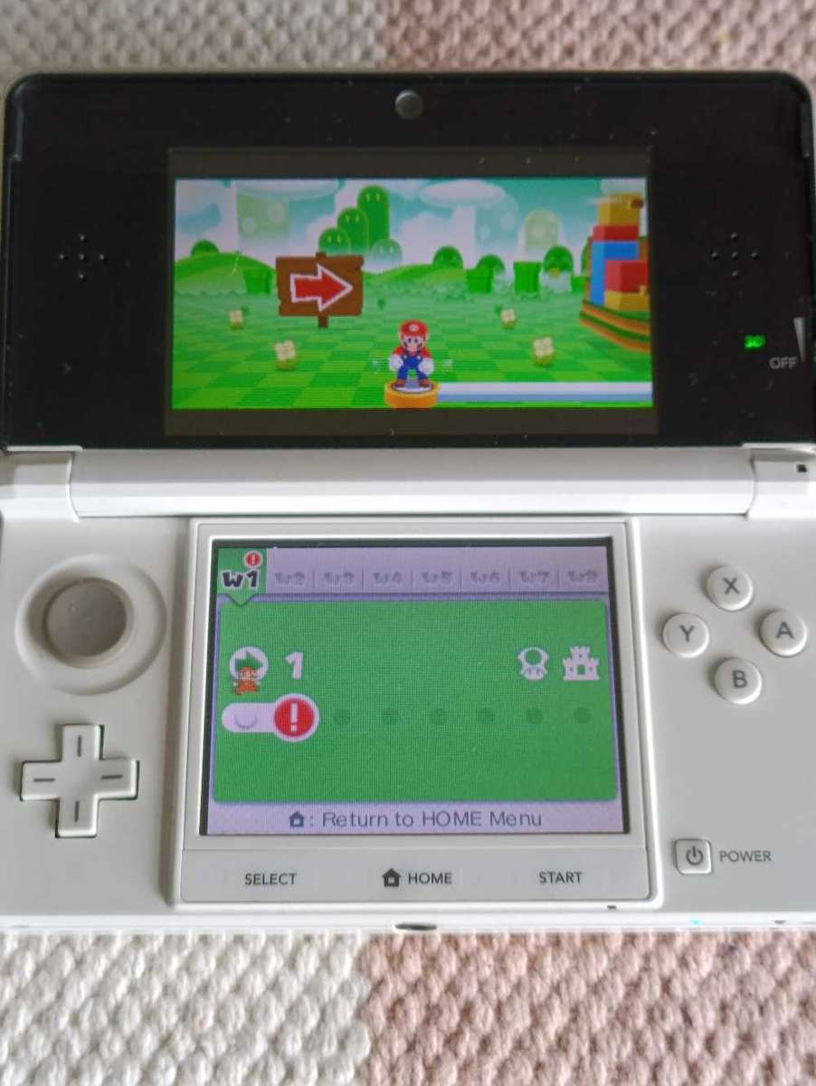 Nintendo 3DS Console Eur Region +Charger  as is