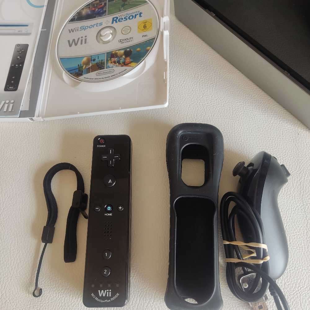 Nintendo Wii Console With Wii Sports +Wii Sports Resort Combined Disc
