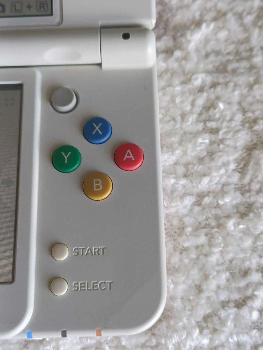 'New' Nintendo 3Ds Console +Original Charger and Stylus