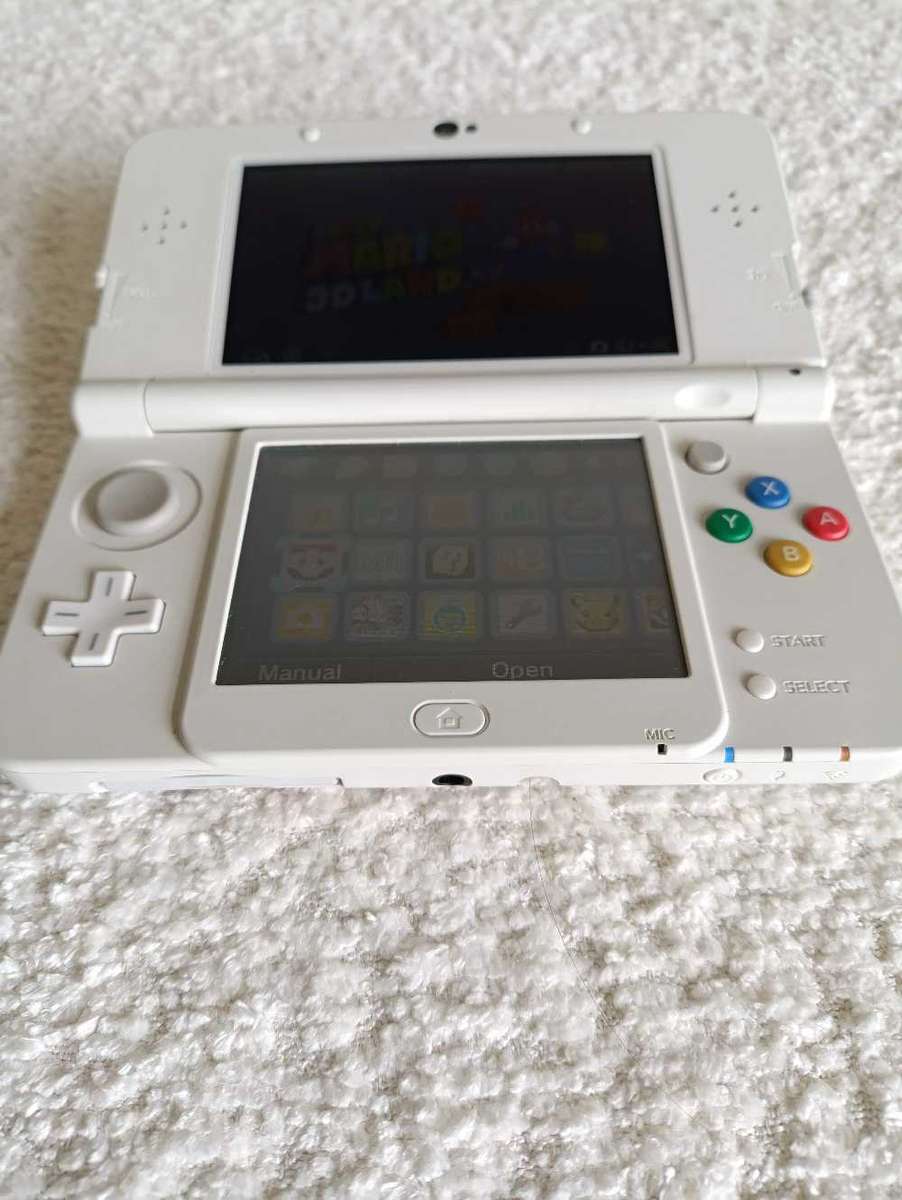 'New' Nintendo 3DS Console With Original Charger