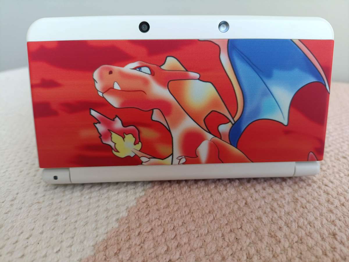 'New' Nintendo 3Ds Console +Original Charger and Stylus