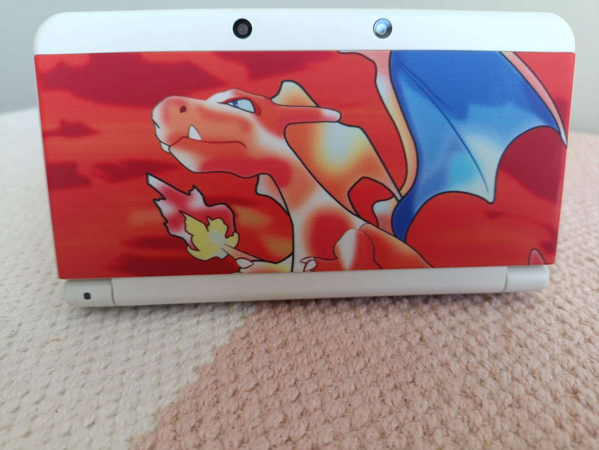 'New' Nintendo 3Ds Console +Original Charger and Stylus