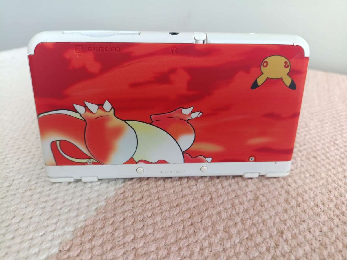 'New' Nintendo 3Ds Console +Original Charger and Stylus