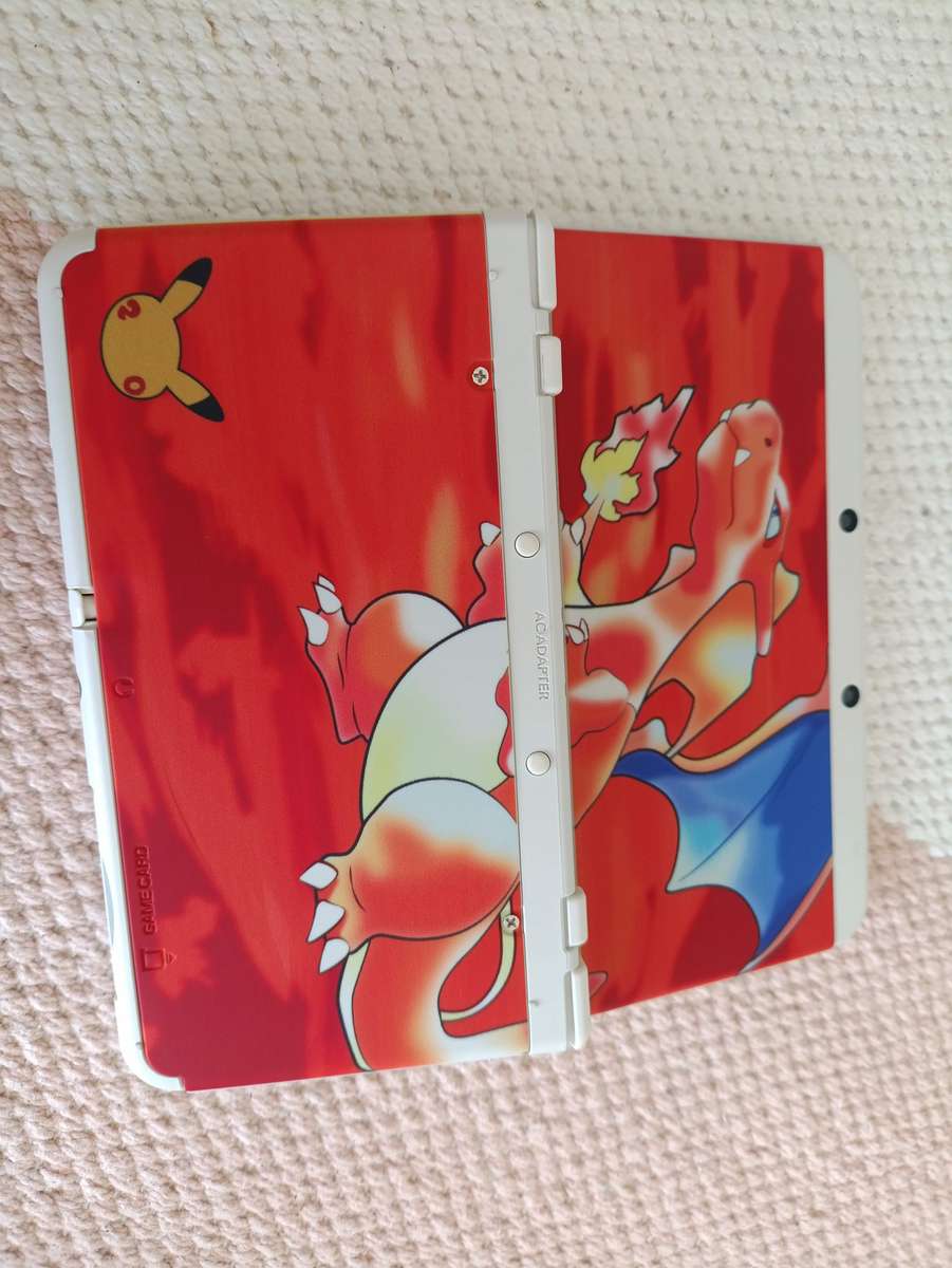 'New' Nintendo 3Ds Console +Original Charger and Stylus