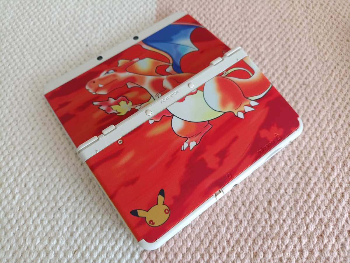 'New' Nintendo 3Ds Console +Original Charger and Stylus