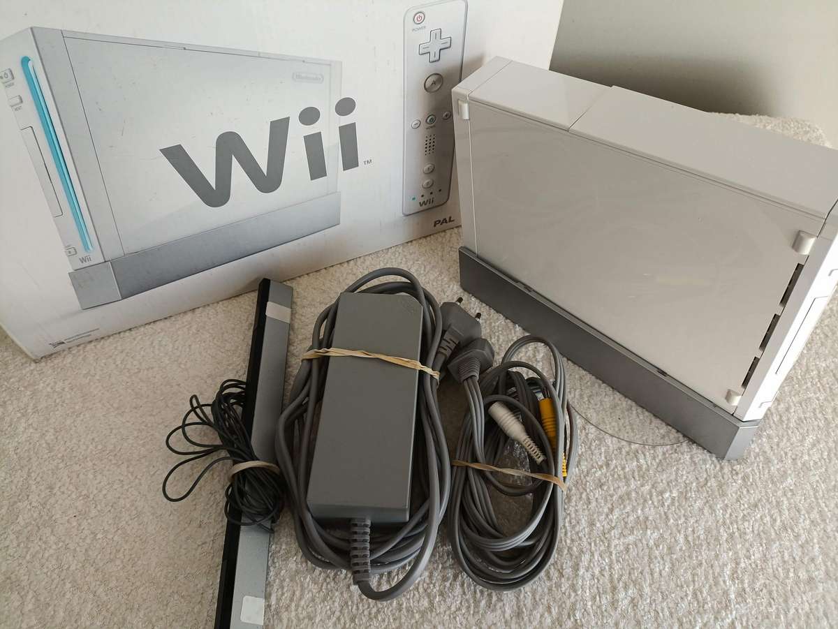 Nintendo Wii Console with Games +Box PAL Region