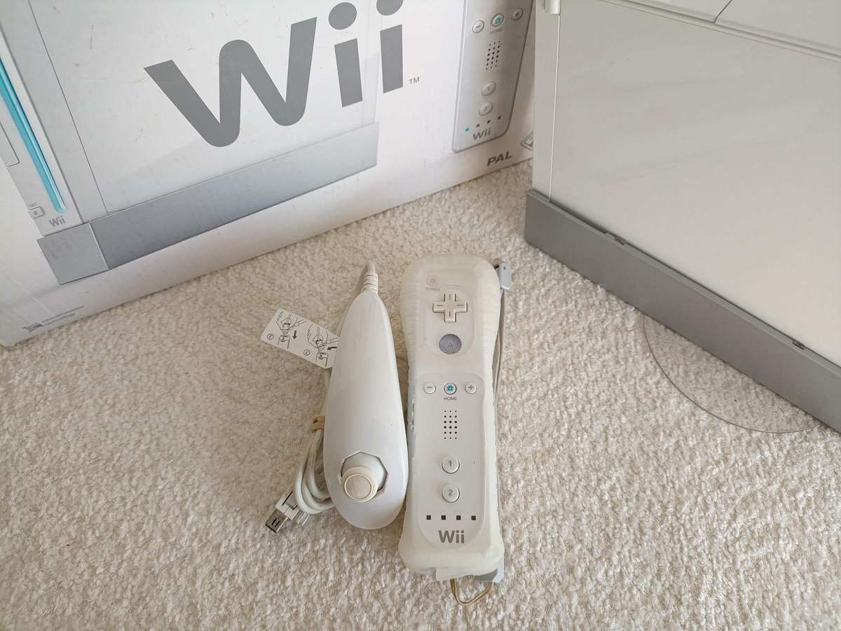 Nintendo Wii Console with Games +Box PAL Region