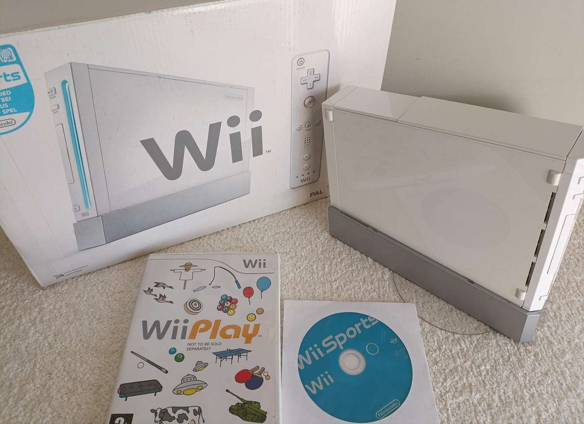 Nintendo Wii Console with Games +Box PAL Region