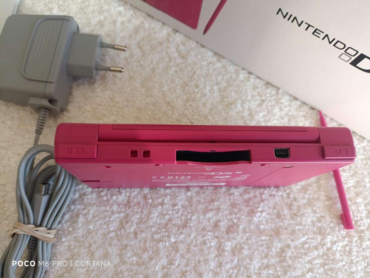 Nintendo Dsi (Rose) European region + Charger + Box and Manuals