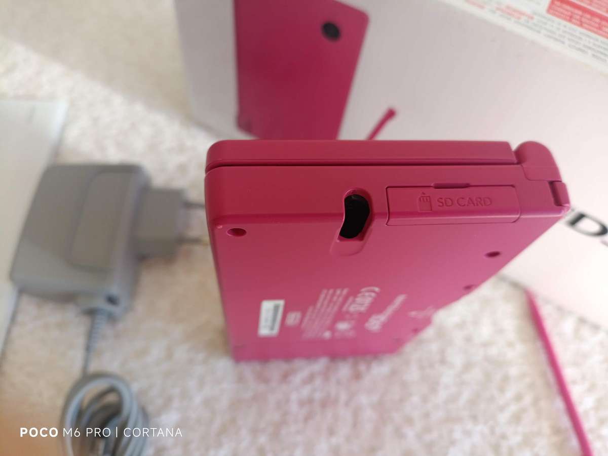 Nintendo Dsi (Rose) European region + Charger + Box and Manuals