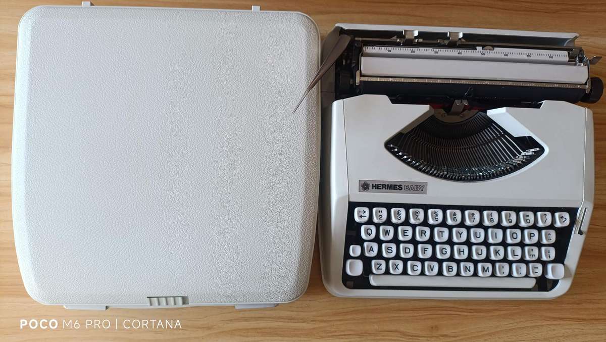 Hermes Baby Qwerty Keyboard Type Writer with Cover