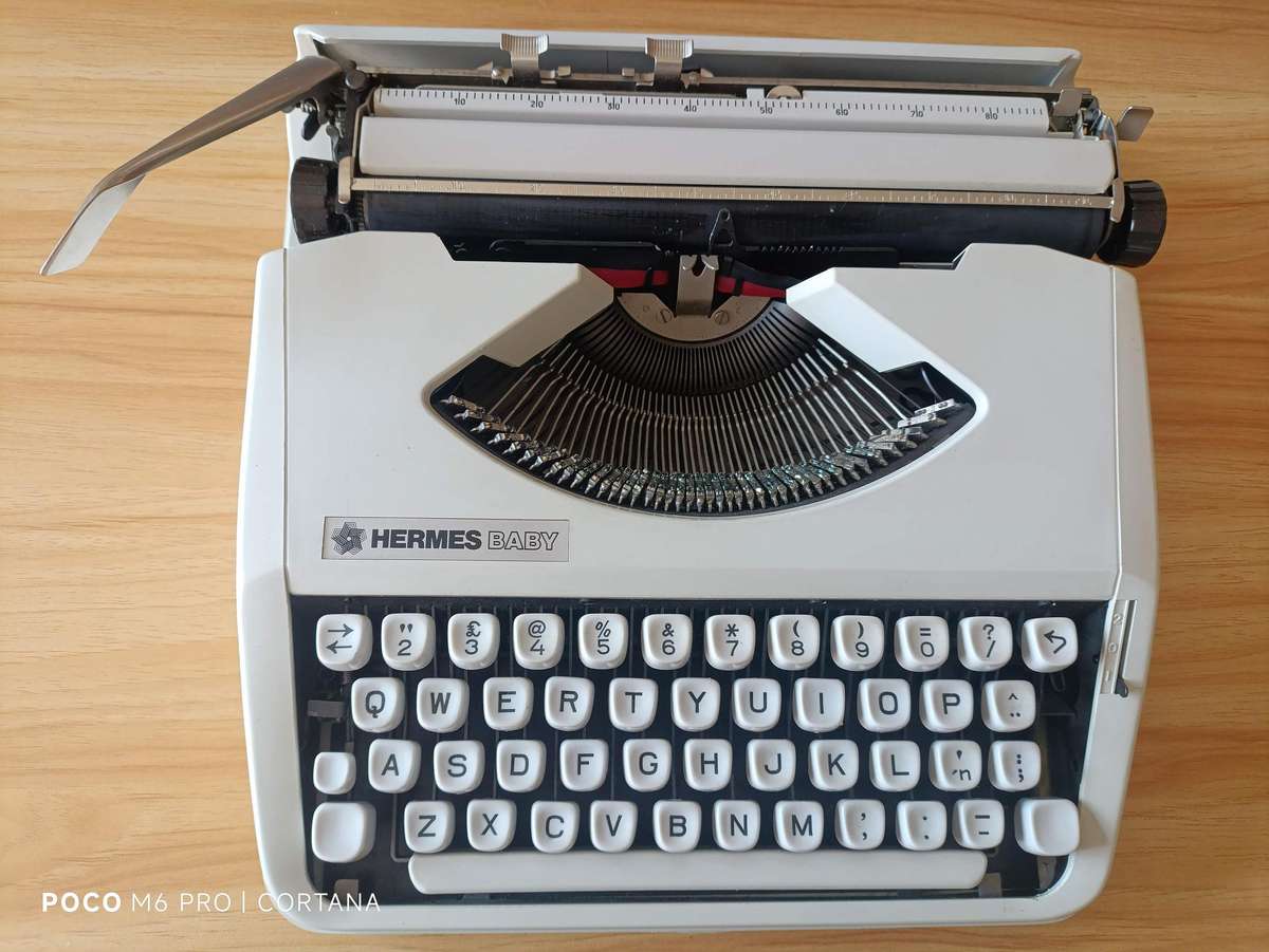 Hermes Baby Qwerty Keyboard Type Writer with Cover