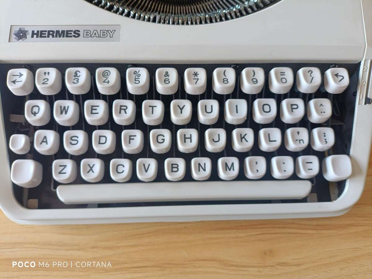 Hermes Baby Qwerty Keyboard Type Writer with Cover
