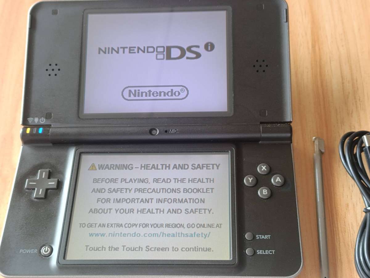 Nintendo Dsi Xl Console +USB Charger