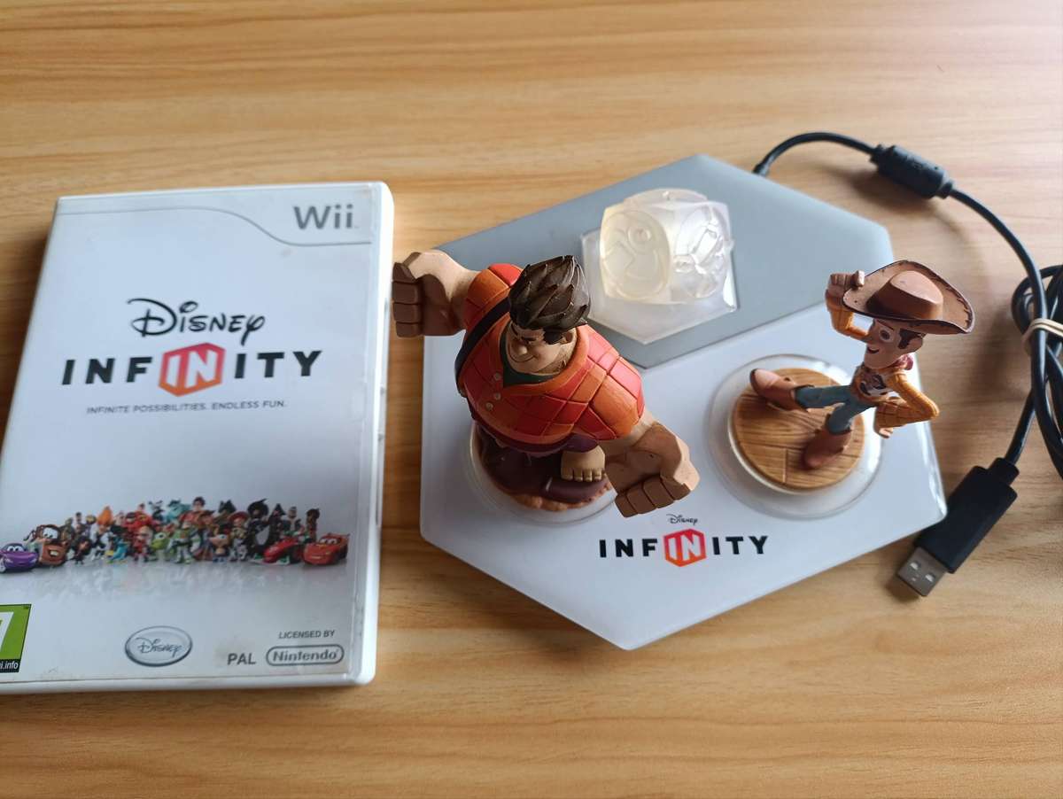 Disney Infinity Game +Portal +Figurines Nintendo Wii