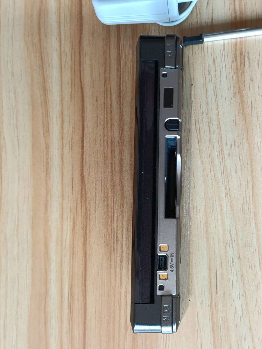 Nintendo 3DS Console + Original Charger and Stylus Euro Region