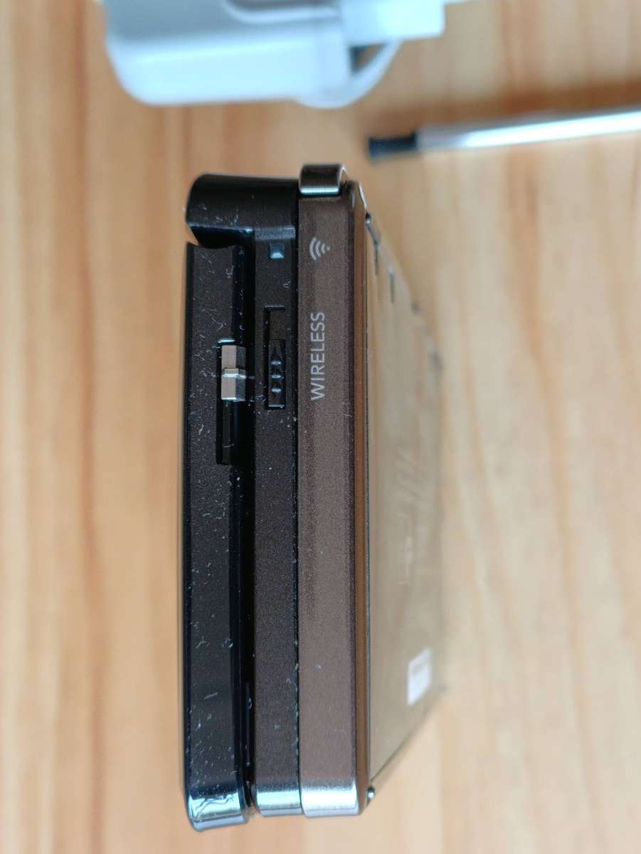 Nintendo 3DS Console + Original Charger and Stylus Euro Region