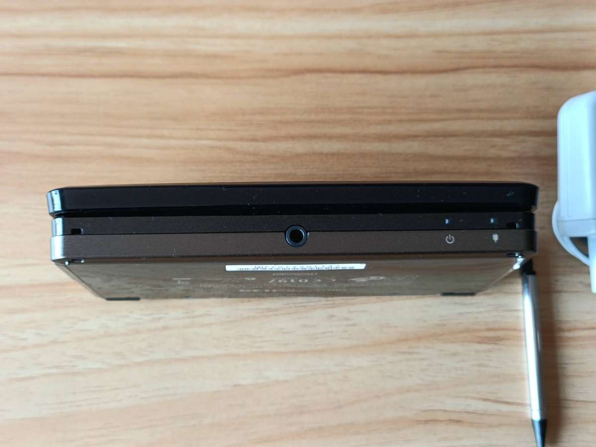 Nintendo 3DS Console + Original Charger and Stylus Euro Region