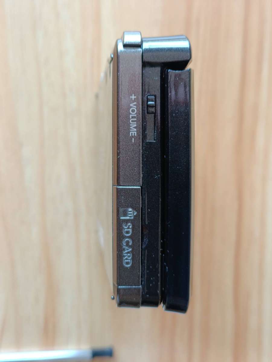 Nintendo 3DS Console + Original Charger and Stylus Euro Region