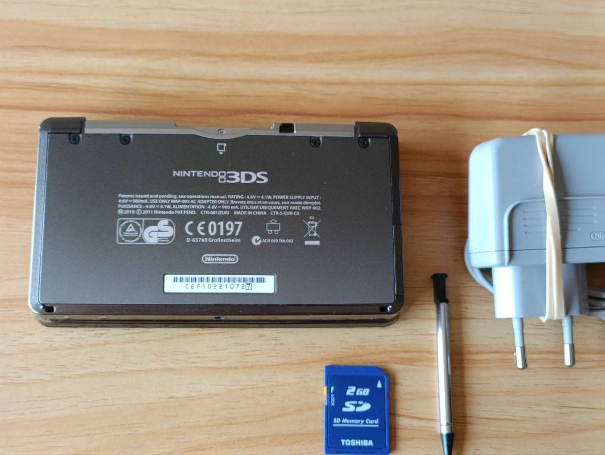 Nintendo 3DS Console + Original Charger and Stylus Euro Region