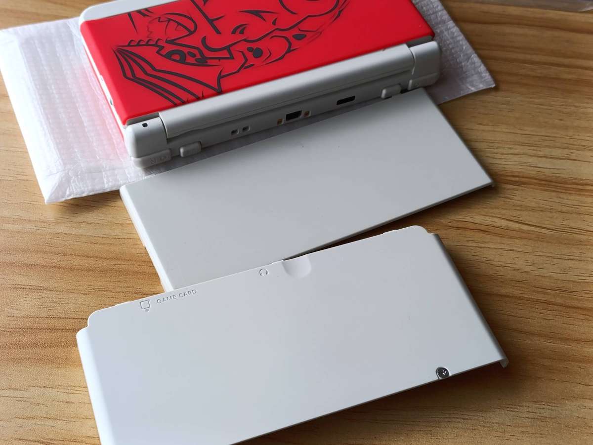 'New' Nintendo 3DS Console +Box