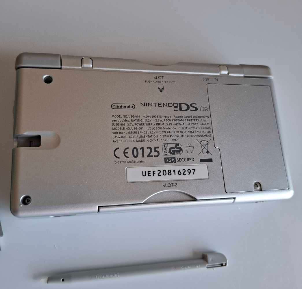 Nintendo Ds Lite Silver +Original stylus, charger