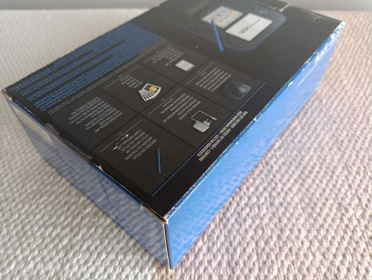 Nintendo 2DS console +Box + Original Stylus