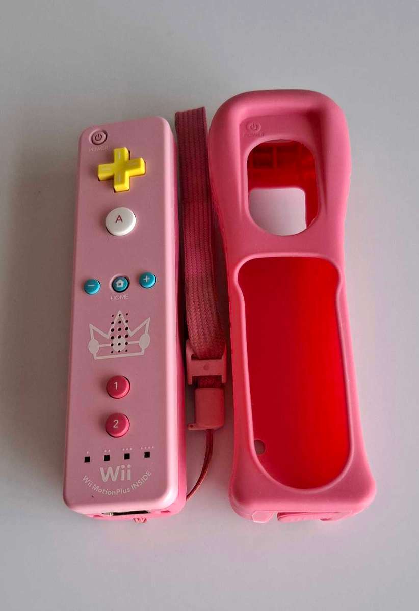 Wii Remote  Plus Princess Peach Edition