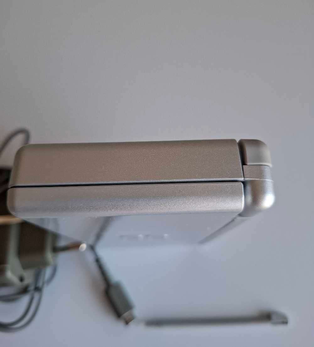 Nintendo Ds Lite Silver +Original stylus, charger