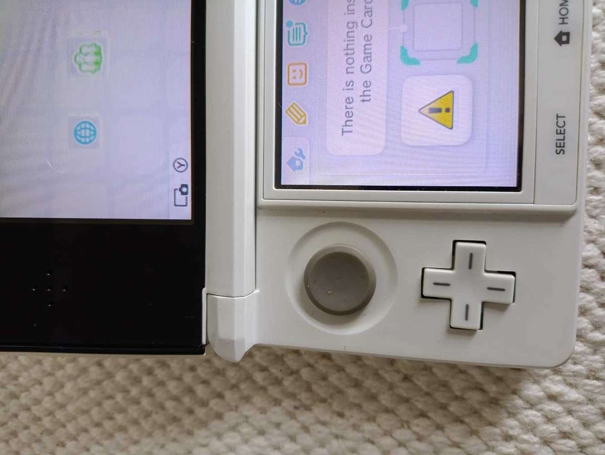 Nintendo 3DS Console Eur Region +Charger  as is