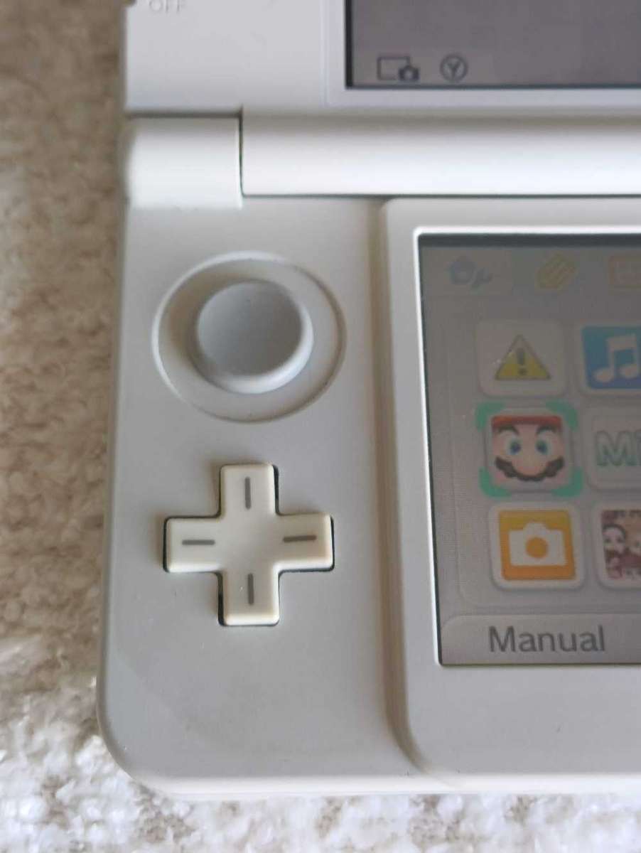 'New' Nintendo 3Ds Console +Original Charger and Stylus