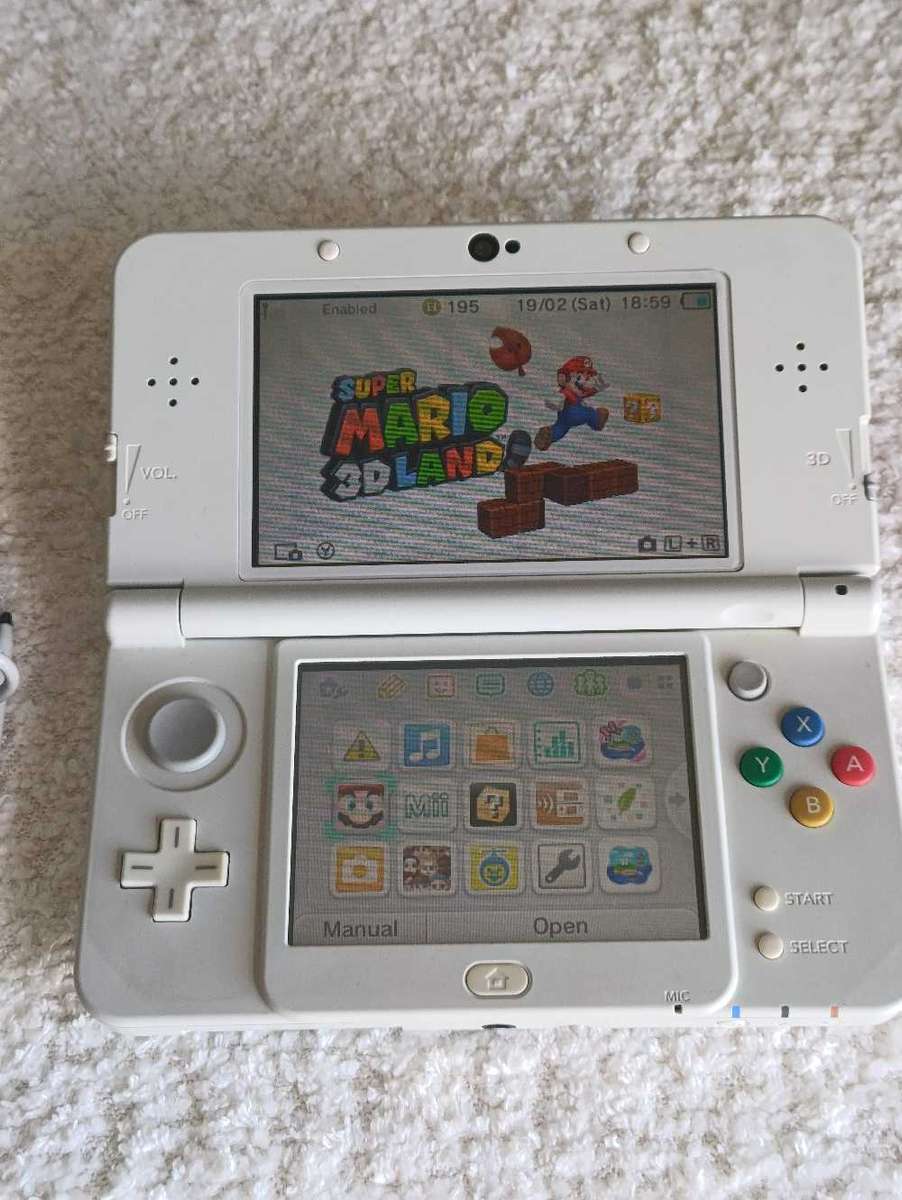 'New' Nintendo 3Ds Console +Original Charger and Stylus
