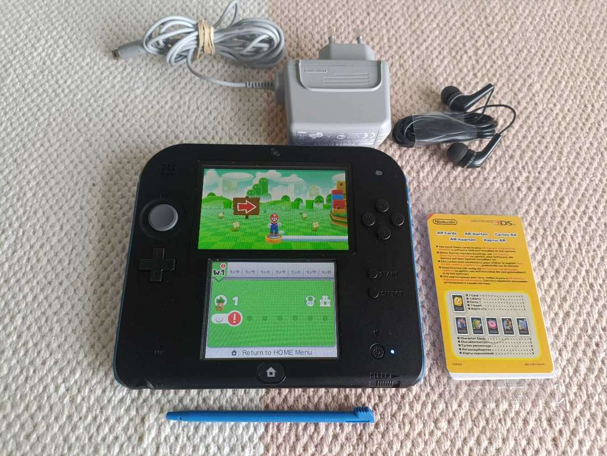 Nintendo 2DS console +Box + Original Stylus