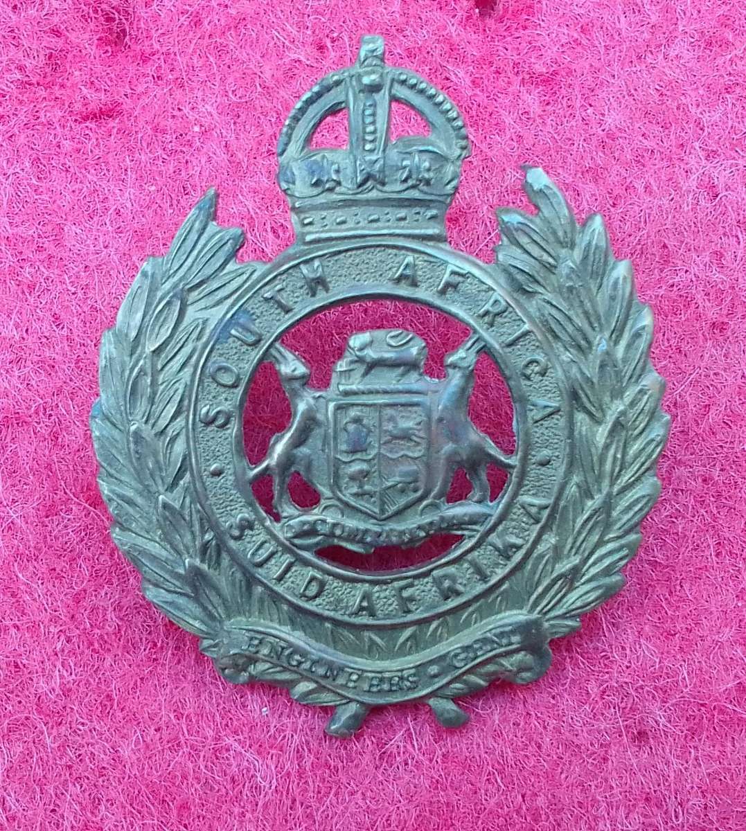 SOUTH AFRICAN ENGINEERS CAP BADGE